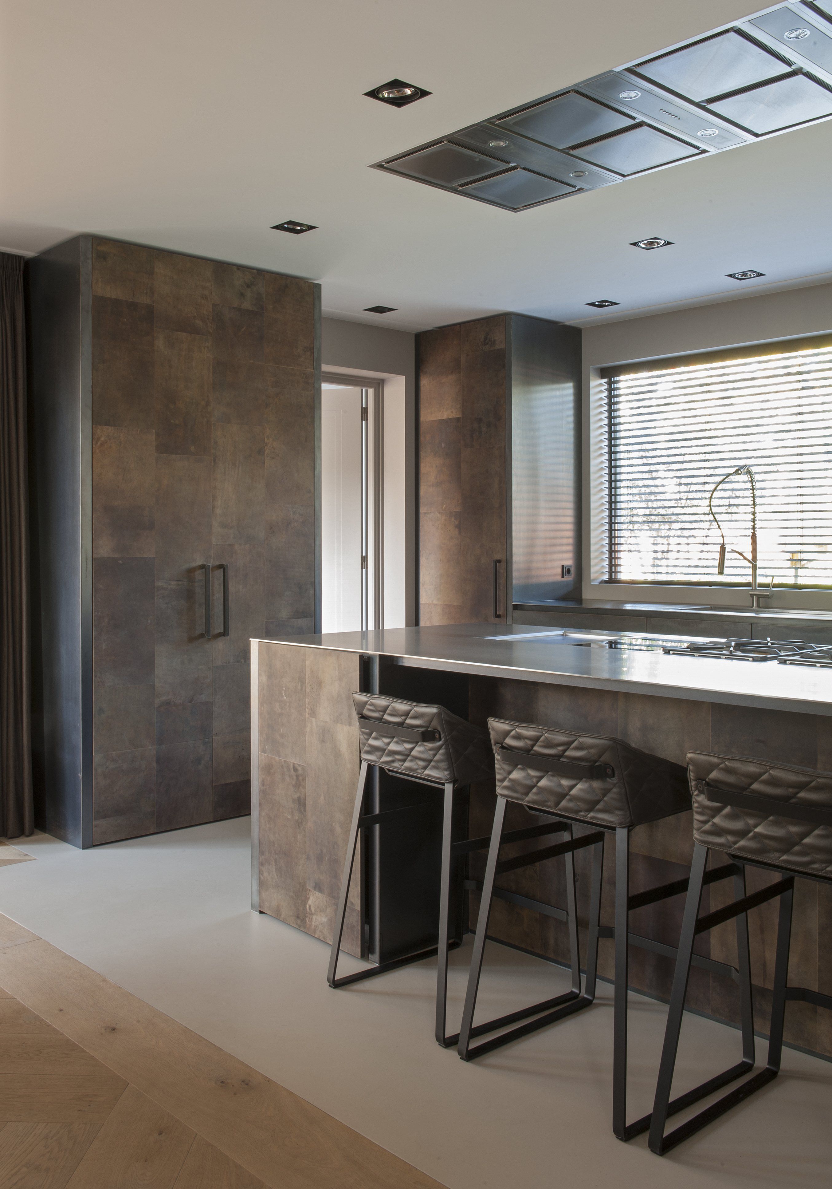 B Dutch-Corian-badkamer wastafels-ligbaden-regendouchekop-Solid Surface-luxe keukens B DUTCH design keukens moderne keukens luxe keukens kookeiland solid surface