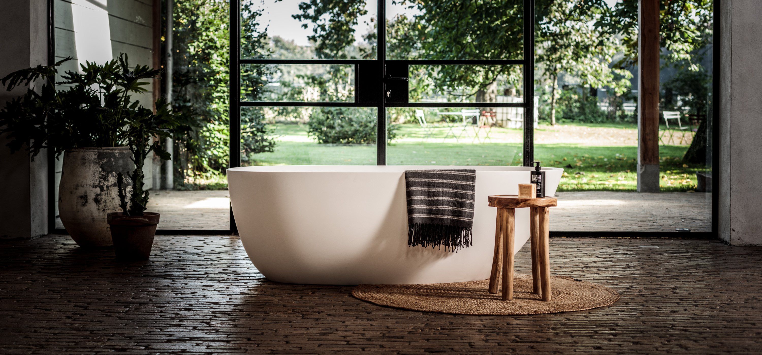 Vrijstaand luxe ligbad evolution solid surface