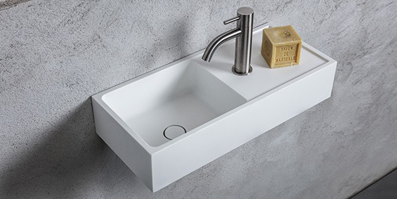 Corian Toiletfonteinen mat wit, uit de B DUTCH collectie Solid Surface Corian Avola wastafels voor wc, Corian design toilet fonteinen. B DUTCH kent diverse series design Corian mat witte toiletfonteinen: fontein, toilet fonteintje, wc fonteintje, toilet fontein, wc fontein, wasbak toilet, wastafel toilet, wasbak wc. Topkwaliteit Corian die niet vergeelt! Ook maatwerk mogelijk.