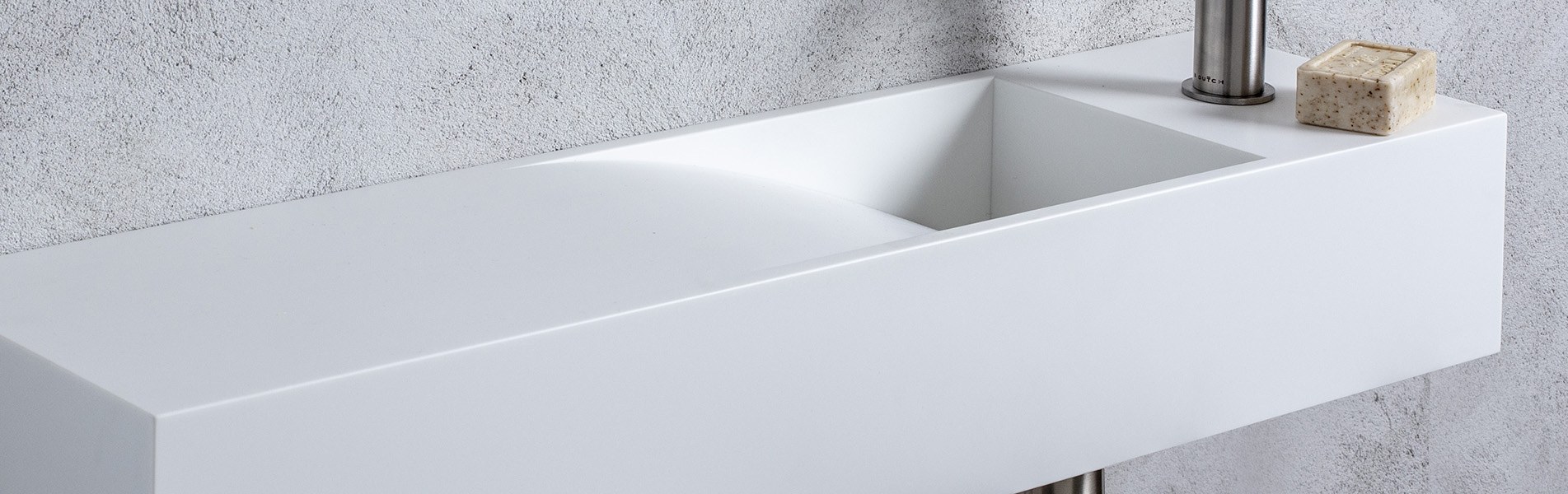 Mat witte toiletfontein Waterfall B DUTCH. Een Solid Surface Corian toiletfontein, wastafel wc, wastafeltje toilet. Toiletfonteinen uit de B DUTCH collectie Corian design toilet fonteinen. B DUTCH kent diverse series design Corian toiletfonteinen: fontein, toilet fonteintje, wc fonteintje, toilet fontein, wc fontein, wasbak toilet, wastafel toilet, wasbak wc. Topkwaliteit Corian die niet vergeelt! Ook maatwerk mogelijk. Mat witte toiletfontein Waterfall B DUTCH. Een Solid Surface Corian toiletfontein, wastafel wc, wastafeltje toilet. Toiletfonteinen uit de B DUTCH collectie Corian design toilet fonteinen. B DUTCH kent diverse series design Corian toiletfonteinen: fontein, toilet fonteintje, wc fonteintje, toilet fontein, wc fontein, wasbak toilet, wastafel toilet, wasbak wc. Topkwaliteit Corian die niet vergeelt! Ook maatwerk mogelijk.
