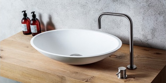 Wastafel Basin Oval, Corian, uit de B Dutch design wastafel series. B Dutch design wastafels van topkwaliteit Corian die niet vergeelt. De B Dutch wastafel collectie is enorm groot en ook op maat te maken. Een wastafel voor elke wens. Bent u op zoek naar een: wastafel, wasbak, waskom, dubbele wastafel, wasbak voor in de badkamer, wastafelblad, wastafel kom, opzetwastafel, wastafel zonder kraangat, dubbele wasbak, ... B Dutch heeft het in diverse afmetingen of kan uw wastafel op maat maken. Maatwerk uit eigen fabriek!