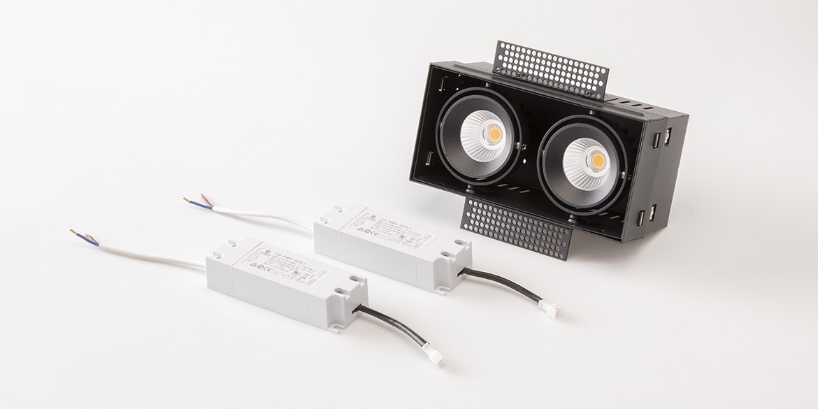https://www.bdutch.nl/wp-content/uploads/2018/06/Trimless-spots-inbouwspots-led-badkamerverlichting-badkamer-keuken-spot-zwart-wit-B-DUTCH-BD-Double-Square-S-B_02.k.jpg