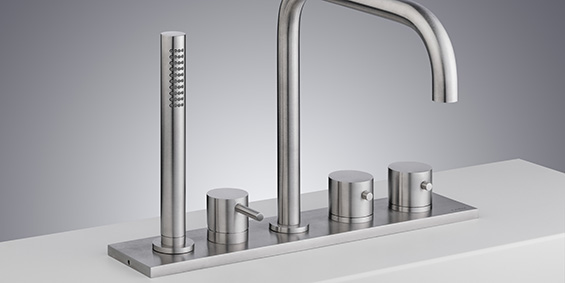 Strakke badkamer-luxe badkamer-minimalistische badkamer-RVS kranen-regendouche-wandkranen-badkranen-B DUTCH-maatwerk-Solid Surface-Corian-Hi macs-B111_01_k B DUTCH is een producent van hoogwaardige keukens en badkamers incl maatwerk direct af-fabriek tegen lage prijzen. Badkamermeubels, ligbaden, wastafels, douchebakken, toiletfonteinen, RVS kranen, LED verlichting, waanzinnige keramische tegels in alle formaten.