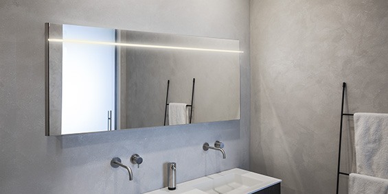 Moderne spiegel-design spiegel-maatwerk interieur-spiegel-spiegel met verlichting-B DUTCH-maatwerk badkamer-maatwerk keuken-Spiegel LINE with LED warm white_565_k Badkamer spiegels met verlichting. LED. B Dutch programma moderne design badkamerspiegels voor op de badkamer met verlichting.