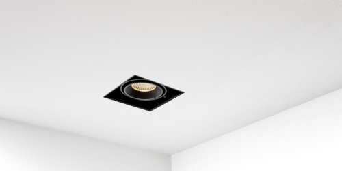 Trimless spots LED, inbouwspots van B Dutch, badkamerverlichting, badkamer spotjes led, badkamer lamp, led verlichting badkamer. Een moderne collectie trimless inbouwspots die worden weggewerkt in het plafond. Vierkante modulaire multiple spots led. B Dutch design voor badkamers en keukens.