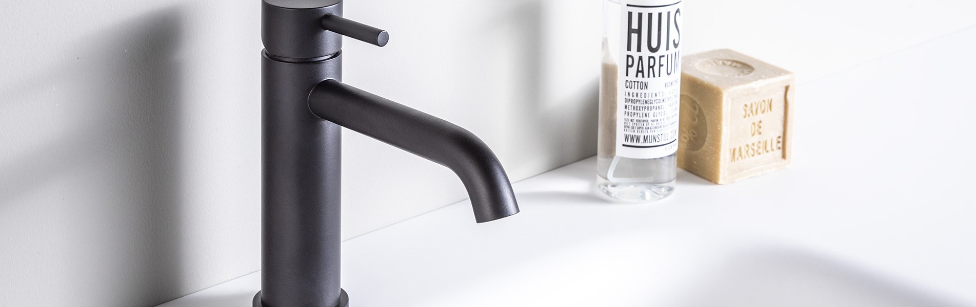 Mat Zwarte Kranen Voor Badkamers En Keukens Moderne Design Zwarte Kranen Webshop B Dutch