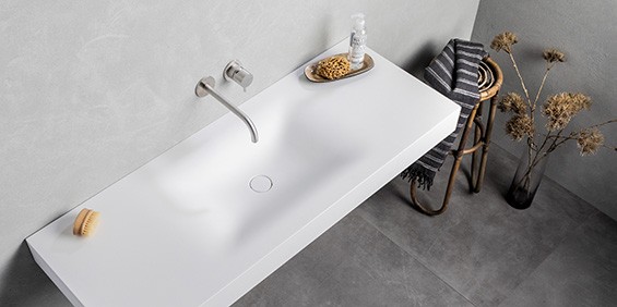 Corian-wastafel-BDUTCH-B-DUTCH-design-wastafels-Soft- Single-mat-wit-vrijstaande-zwevende-wastafel-565-3 Mat witte Corian wastafel van B DUTCH en B DUTCH RVS kranen. Design zwevende wastafel, vrijhangend aan de muur. Diverse afmetingen Soft Single wastafels van B DUTCH.