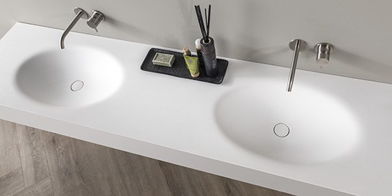Corian dubbele wastafel van B DUTCH. Modern design mat witte wastafel van topmateriaal, Solid Surface Corian. Bekijk de Martinique dubbele wastafels van Corian online op de website van B DUTCH. Corian dubbele wastafel van B DUTCH. Modern design mat witte wastafel van topmateriaal, Solid Surface Corian. Bekijk de Martinique dubbele wastafels van Corian online op de website van B DUTCH.