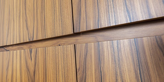 Luxe-keukens-moderne-design-keukens-B-DUTCH-keukens-op-maat-keuken-fabriek-BDUTCH-Cuijk-565-2 Maatwerk luxe keukens van B DUTCH. Topkwaliteit materialen, afwerking tot in detail. Strakke design keuken met moderne keuken achterwand met keukenapparatuur en kookeiland met Corian werkblad, Solid Surface Corian keukenwerkblad. Modern design keuken by B DUTCH uit Cuijk. Maatwerk keuken, bezoek de B DUTCH fabrieksshowroom in Cuijk voor meer moderne design keukens. Kom keuken inspiratie op doen.