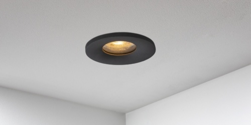 Badkamer Spotjes, inbouwspots badkamer. IP65 LED spots. The Essential collectie van B DUTCH. IP65 spots van geborsteld aluminium, mat zwart of mat wit. GU10 en MR16 en Philips Hue GU10 lichtbron passen in de badkamer spotjes. Armatuur voor GU10, MR16 en Philips Hue GU10 lichtbronnen. Ook dimbaar te maken.ium LED spots voor GU10, MR16 en Philips Hue GU10 lichtbronnen.