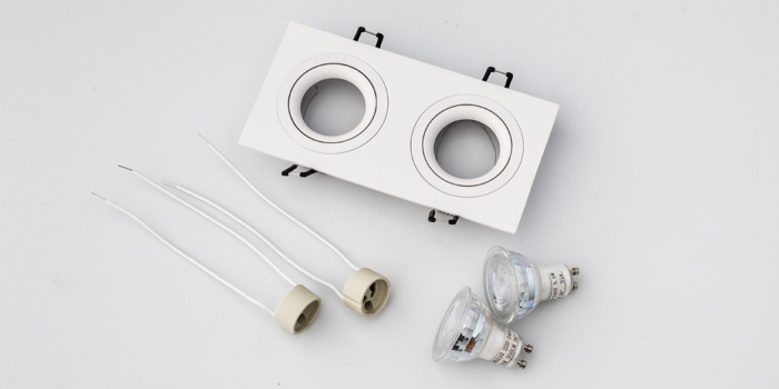 Dubbele inbouwspots mat wit LED inbouwspots, twee naast elkaar. Rechthoekige inbouw spots. B DUTCH The Essential LED spots collectie. Diverse maten, mat zwarte spots, mat witte spots en geborsteld aluminium LED spots voor GU10, MR16 en Philips Hue GU10 lichtbronnen.