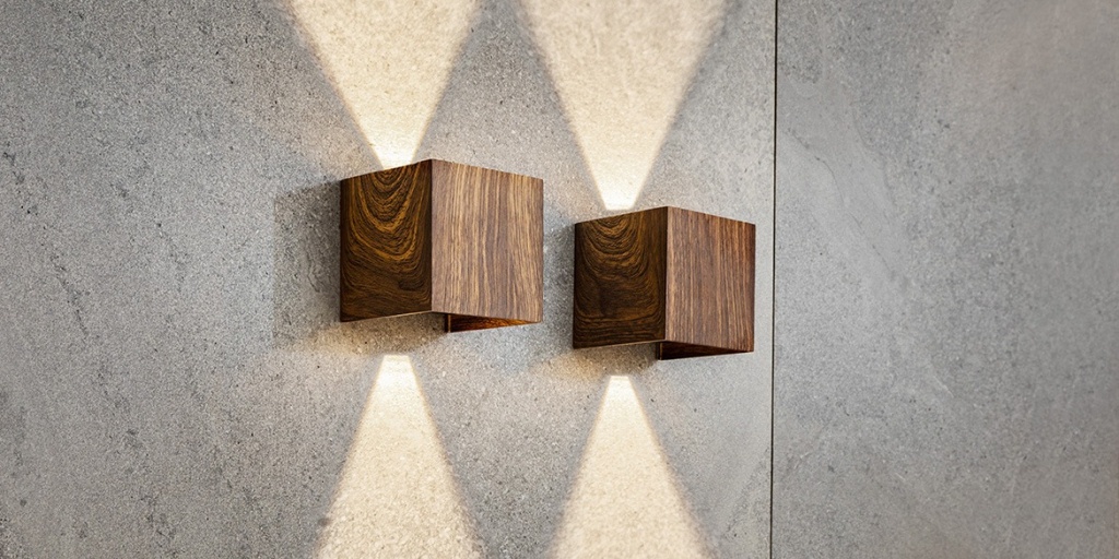 Wandverlichting-wand spot-led spot-badkamerverlichting-keukenverlichting-halverlichting-badkamer-keuken-spot-B DUTCH wand wall spot UPDOWN Wood_1_1170_k B DUTCH wandspot UPDOWN, moderne muurspot in een houten motief