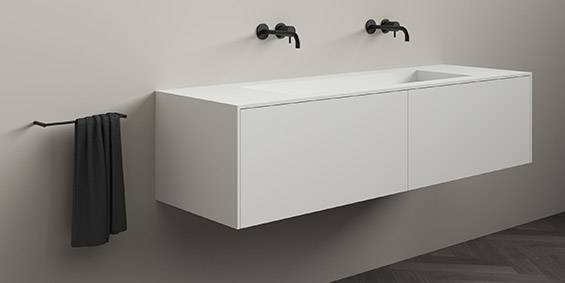 Badkamermeubel 170 cm van Solid Surface Corian. Badkamermeubel 170 cm van Solid Surface Corian. Dit wastafelmeubel heet Juve, is 170 cm breed en te maken met diverse vormen wastafelbladen. Een dubbele wasbak, een enkele wasbak of een grote wasbak. In onze badkamermeubelen configurator stelt u uw eigen unieke Juve wastafelmeubel samen. Of kies uw 170 cm brede badmeubel uit een van de andere badkamermeubelseries van B DUTCH.